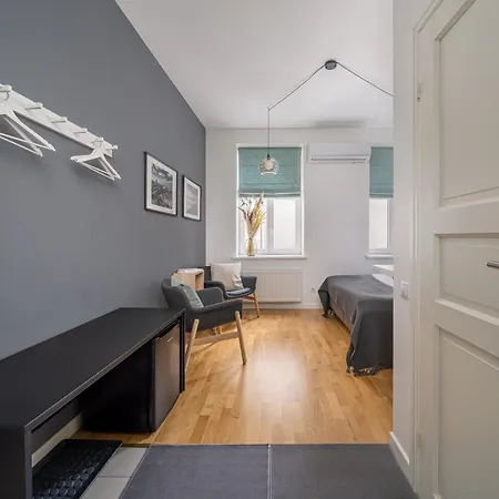 Lejlighed Elegant And Quiet Near Park With Elevator And Ac, 9 Min Walk To Old Town *