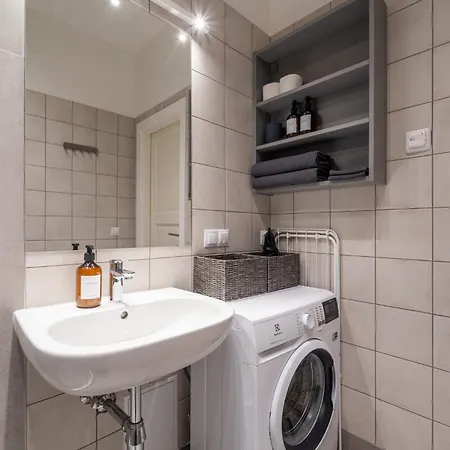 Elegant And Quiet Near Park With Elevator And Ac, 9 Min Walk To Old Town *