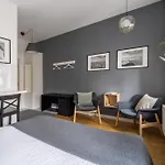 Apartman Elegant And Quiet Near Park With Elevator And Ac, 9 Min Walk To Old Town