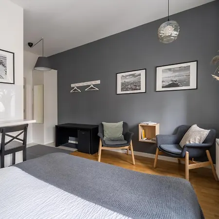 Apartment Elegant And Quiet Near Park With Elevator And Ac, 9 Min Walk To Old Town